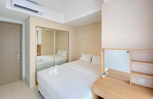 Pantai Indah Kapuk Apartment | Well Furnished and Comfortable 2BR Apartment Gold Coast By Travelio