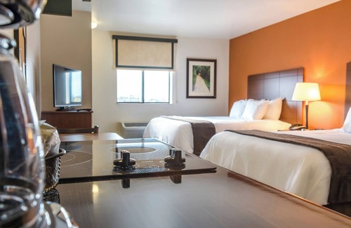 Davenport Hotel | Well-Lit, Peaceful Room w/Kitchen Near Historic Black Hawk State Site & Trails