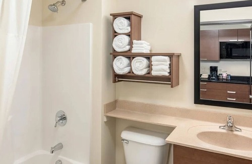 Davenport Hotel | Well-Lit, Peaceful Room w/Kitchen Near Historic Black Hawk State Site & Trails