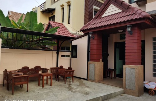 Krabi House | Well-located townhouse for rent in Ao Nang. Great for larger groups!