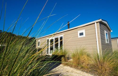 Municipality of Hellevoetsluis Ski Chalet | Well-maintained chalet with terrace