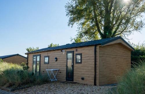Municipality of Hellevoetsluis Ski Chalet | Well-maintained chalet with terrace