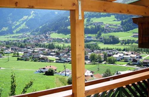 Hainzenberg Apartment | Well maintained, quiet and sunny apartment with stunning panoramic views