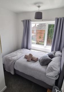 Bramcote Apartment | Well presented 3 Bed House- 9 Guests - Great for Leisure stays or Contractors -NG8 postcode