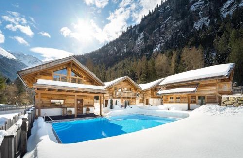 Sankt Leonhard im Pitztal Ski Chalet | Wellnesshüttendorf Wiese