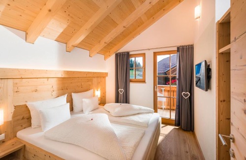 Sankt Leonhard im Pitztal Ski Chalet | Wellnesshüttendorf Wiese