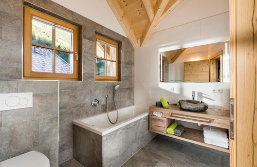 Sankt Leonhard im Pitztal Ski Chalet | Wellnesshüttendorf Wiese