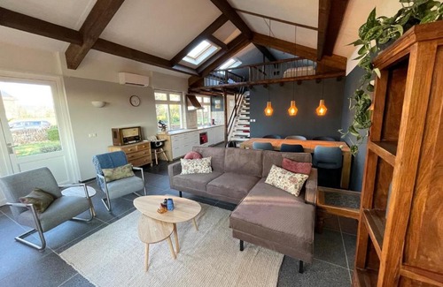 Kessel House | Wellness bungalow met privésauna en hot tub - Glamping aan de Maas