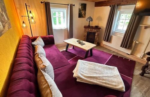 Grossschoenau House | Wellness-Ferienhaus "Hexe" - Whirlpool, Sauna & 3 Bäder auf 237 qm