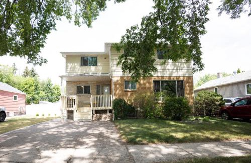 Saskatoon House | Wendy in the prairie
