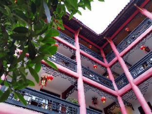 Chengdu City Centre Hotel | Wenjun Courtyard Hotel -5 mins walk from Tonghuimen metro station, near Tianfu square, close by culture park and Sichuan opera house, English speaking service, local tours