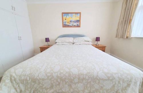 Sittingbourne Apartment | Wentworth Apartment with 2 bedrooms, Superfast Wi-Fi and Parking