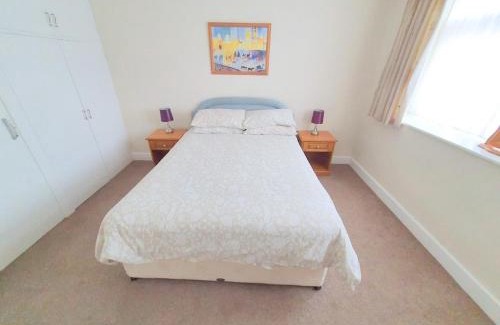 Sittingbourne Apartment | Wentworth Apartment with 2 bedrooms, Superfast Wi-Fi and Parking