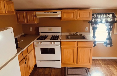 East Stroudsburg Hotel | Werry'S Cottages And Pub By OYO East Stroudsburg - Weekly Stays