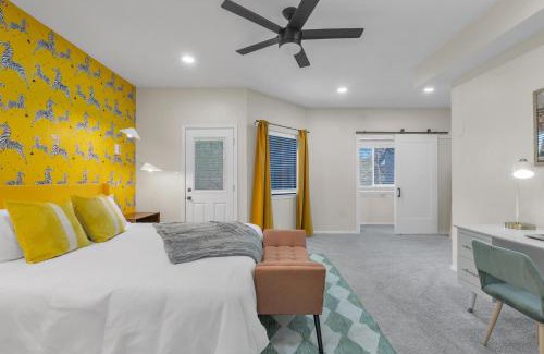 Tulsa House | Wes Anderson-Theme 5BD - Movie Theater & PingPong