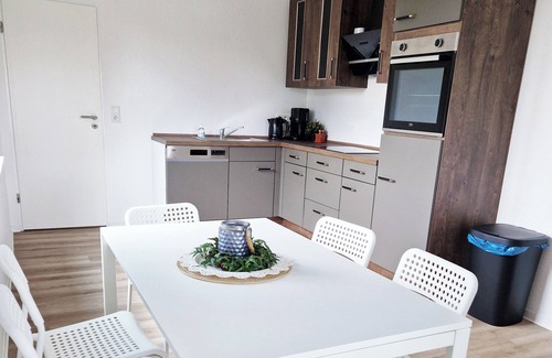 Brake Apartment | Weser Pension - Zweibettzimmer mit Eigenem Bad Nr. 1