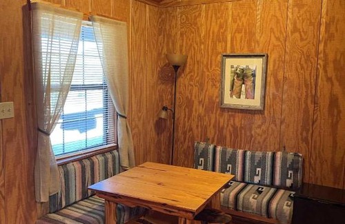 Bandera Bed & Breakfast | West 1077 Guest Ranch- Hackberry Room 10
