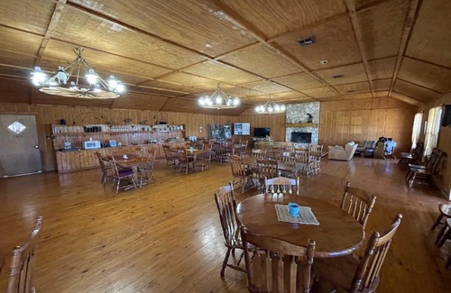 Bandera Bed & Breakfast | West 1077 Guest Ranch - Red Oak Room 5
