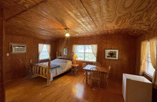 Bandera Bed & Breakfast | West 1077 Guest Ranch - Red Oak Room 5