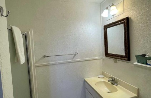 Bandera Bed & Breakfast | West 1077 Guest Ranch - Red Bud Room 11