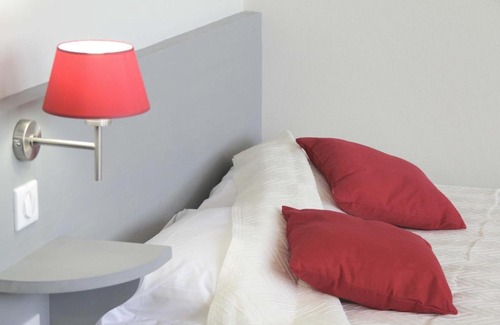 Bessines Apartment | West Appart' Hôtel
