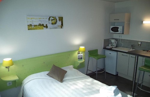 Bessines Apartment | West Appart' Hôtel