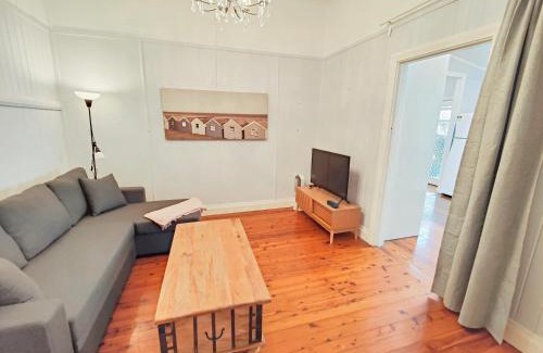 Wynnum Apartment | West Avenue Hideaway in Wynnum - 1 Bed and 1 Bath
