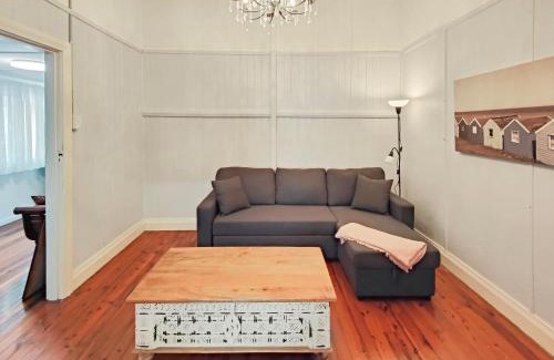 Wynnum Apartment | West Avenue Hideaway in Wynnum - 1 Bed and 1 Bath