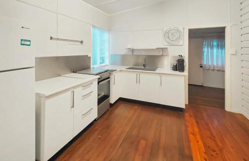 Wynnum Apartment | West Avenue Hideaway in Wynnum - 1 Bed and 1 Bath