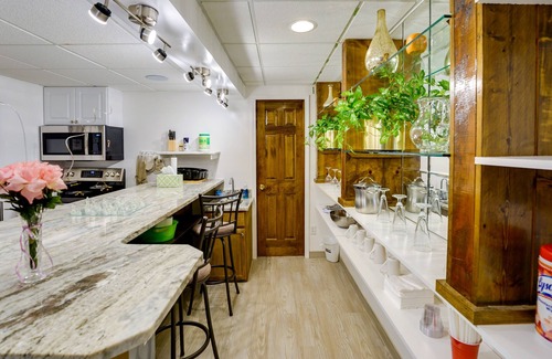 Orchard Lake Village Apartment | West Bloomfield Retreat: Stay in Nature Preserve!