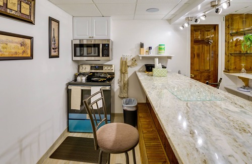 Orchard Lake Village Apartment | West Bloomfield Retreat: Stay in Nature Preserve!