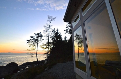 Wilson Creek House | West Coast Comtemporay, low bank ocean front, south facing, built in 2013