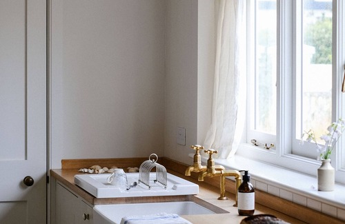 Dungeness Cottage | West Cottage - charming seaside cottage by Bloom Stays - 4 guests in 2 bedrooms