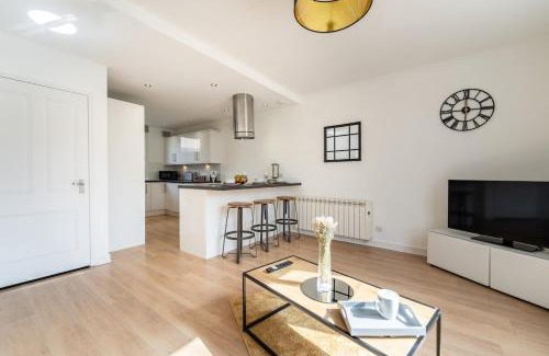 Central Aberdeen Apartment | West End 2 Bed Maisonette - Parking & Wi-Fi