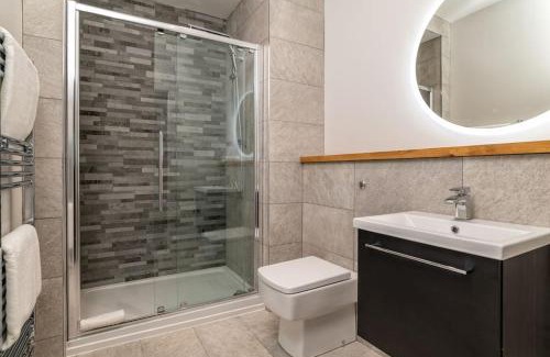 Aberdeen West End Apartment | West End @ Netflix @ Newly Built