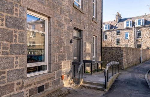 Aberdeen West End Apartment | West End @ Netflix @ Newly Built