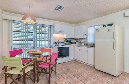 Tradewinds Cottage | West End Paradise Unit 4 Scallop 5 - One bedroom suite w/water views