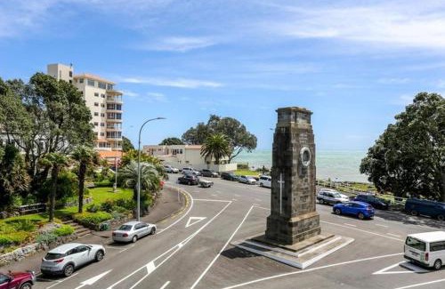New Plymouth CBD Apartment | West End Precinct 2 Bedroom Apartment close to walkway and ocean