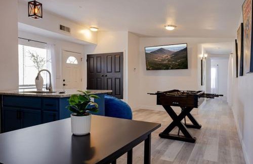El Paso Apartment | West EP Poolside Mountain Views