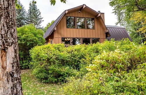 West Glacier House | West Glacier Heart Rock River Retreat