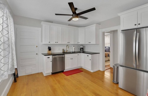 West Hartford Apartment | West Hartford Center: Charming New England Apt