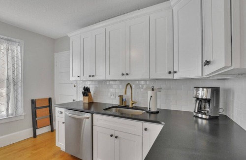 West Hartford Apartment | West Hartford Center: Charming New England Apt