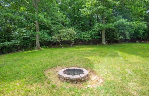 West Jefferson House | West Jefferson 3Bd- Hot Tub, Dogs Welcome, Fire Pit & More