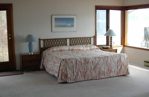 Central Okanagan House | West Kelowna Okanagan Lakefront Getaway