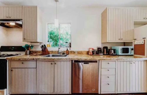 Del Rey House | West LA 2 bdrm/1.5 bath Spanish Cottage Home, Gated Yard, Garage Parking