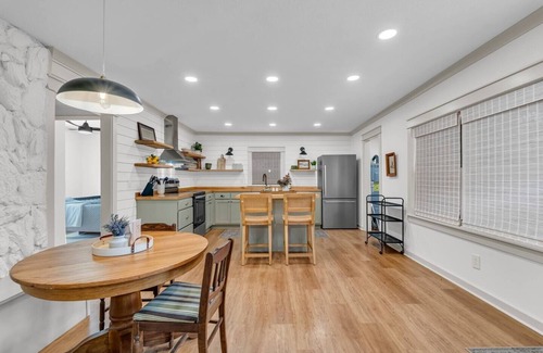 Columbus House | West Lowndes Country Cottage by OneHometown Getaways
