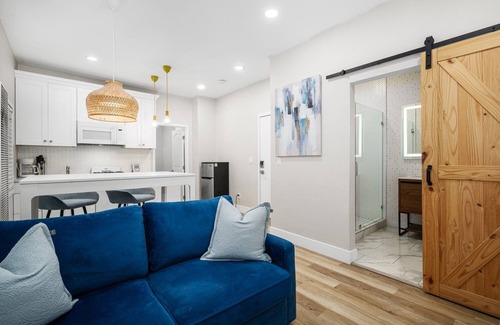Balboa Peninsula Apartment | West Oceanfront Oasis 4