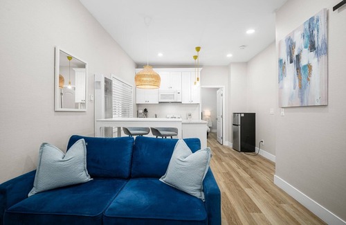 Balboa Peninsula Apartment | West Oceanfront Oasis 4