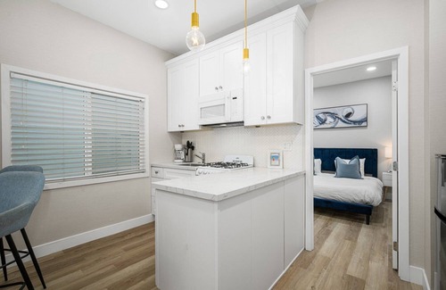 Balboa Peninsula Apartment | West Oceanfront Oasis 4