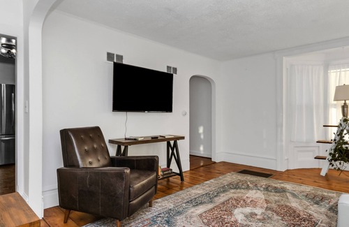 Esopus Cottage | West Park/Esopus Victorian - 2 King and 1 Queen Bed